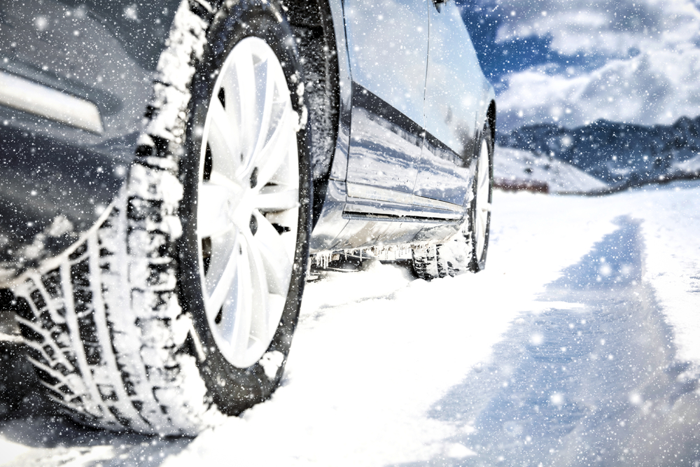 Celoročné vs. zimné pneumatiky – ktoré si vybrať a prečo?